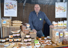 Jan Wolf produceert de notenpasta's voor Nice&Nuts.